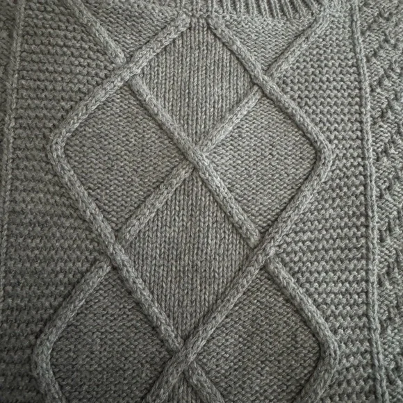 Crown & Ivy Petite Small crew neck gray sweater dark grey white &blue shirt hang - Picture 4 of 4